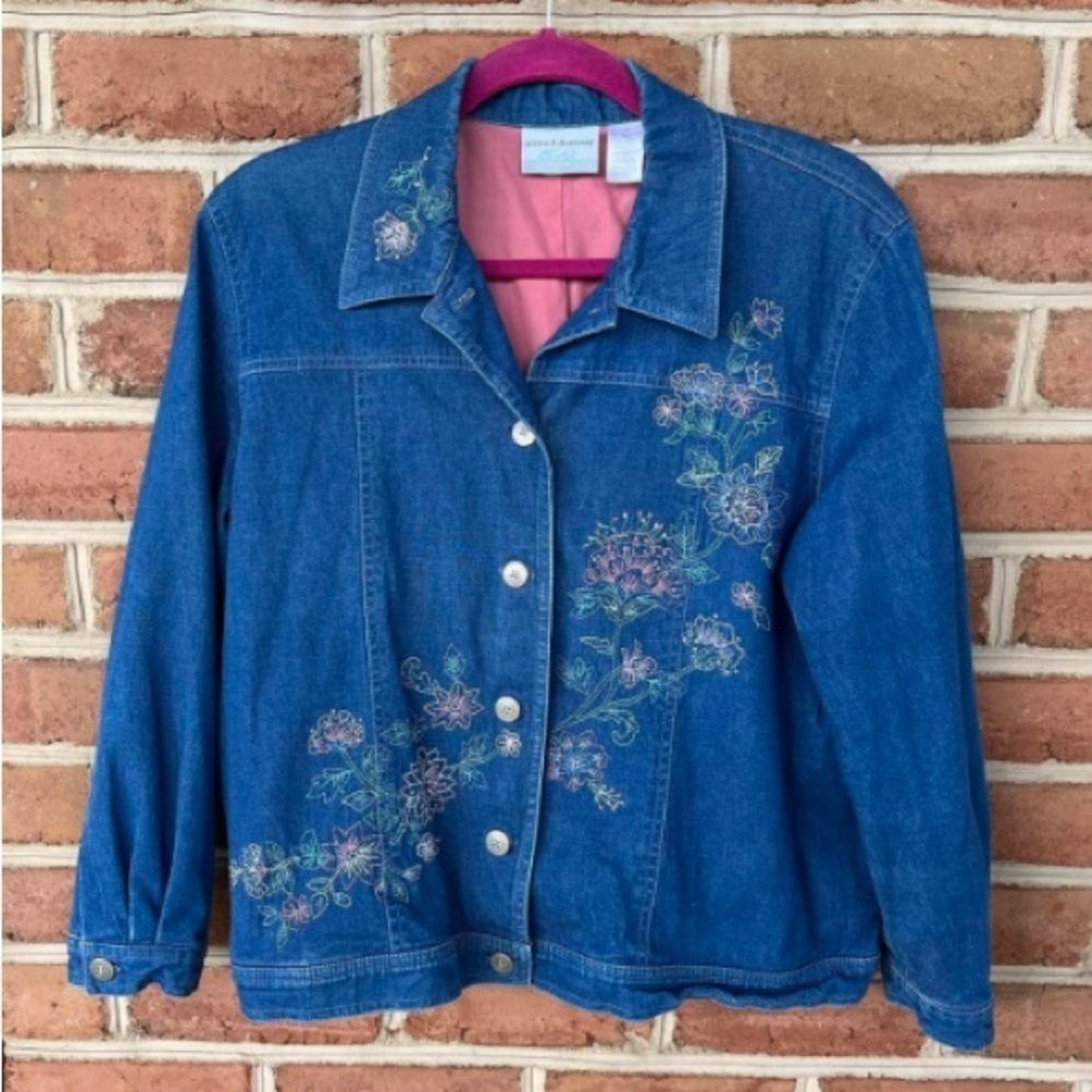 Alfred Dunner Embroidered floral jean jacket with pink lining size 16